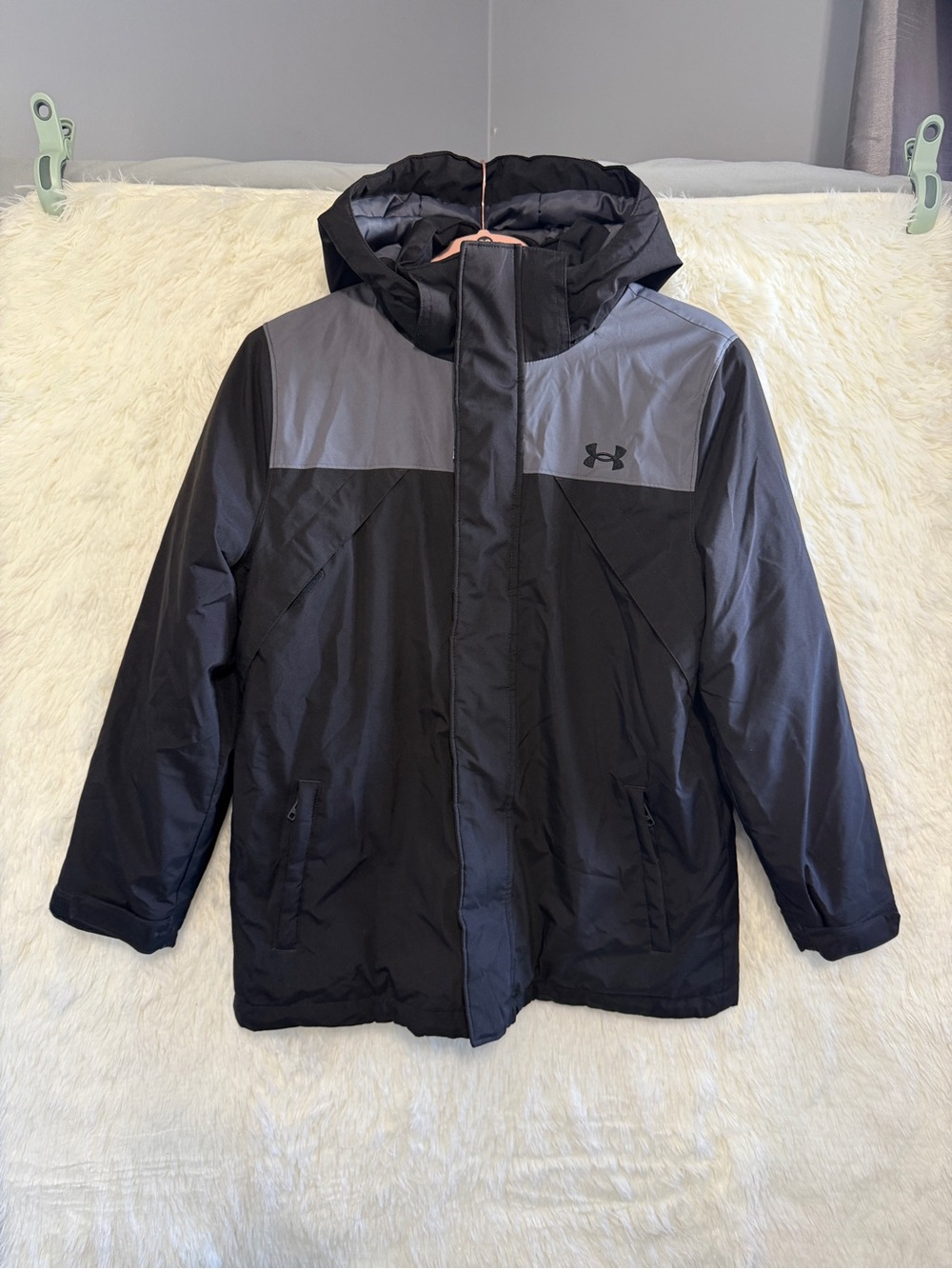 Under Armour Boys Winter Jacket Size YM Black Hooded Wind Proof Water Repellent